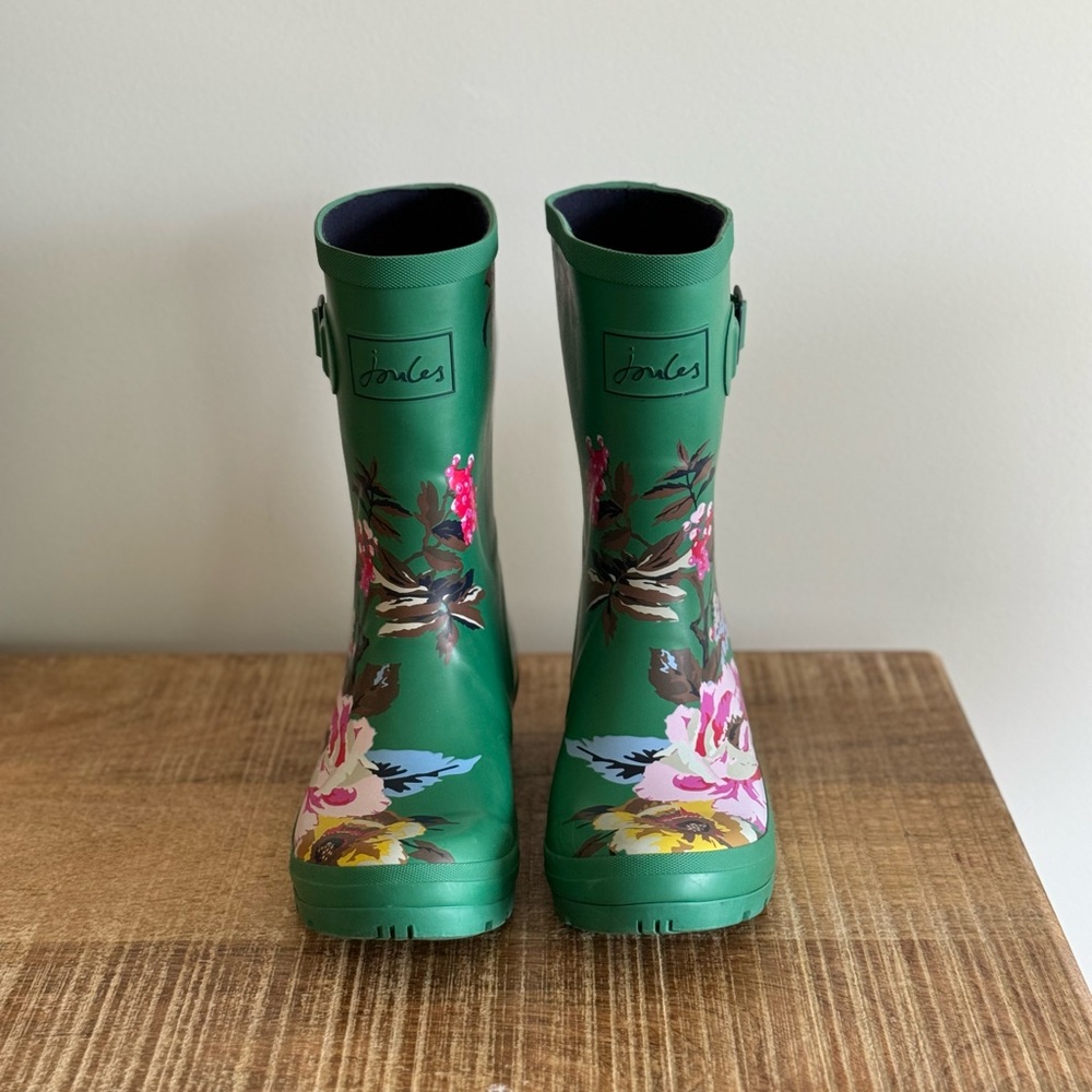 Joules Wellies in Green Floral Print